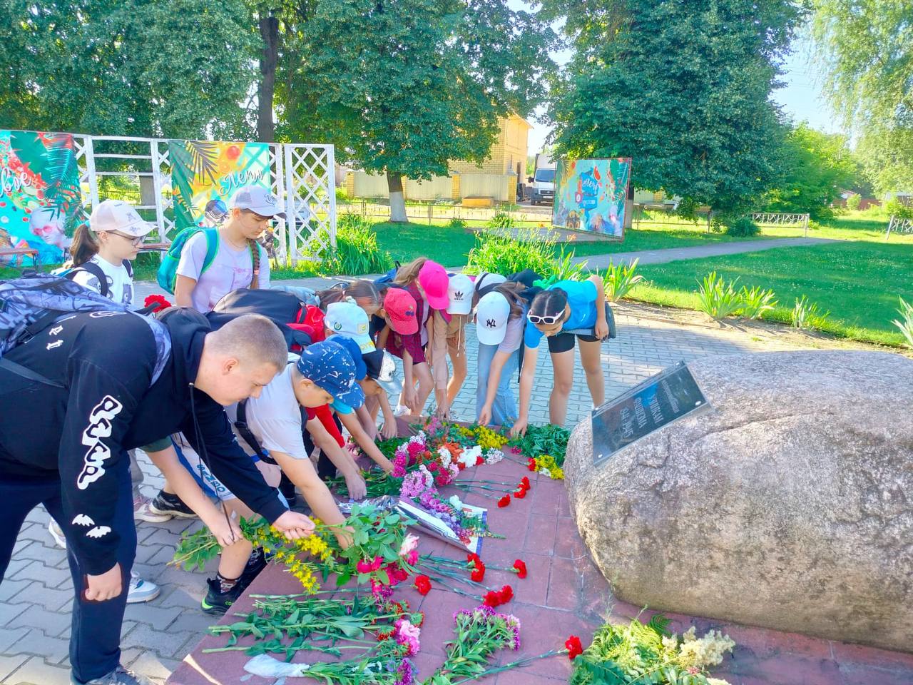 «В сердцах храним мы память».